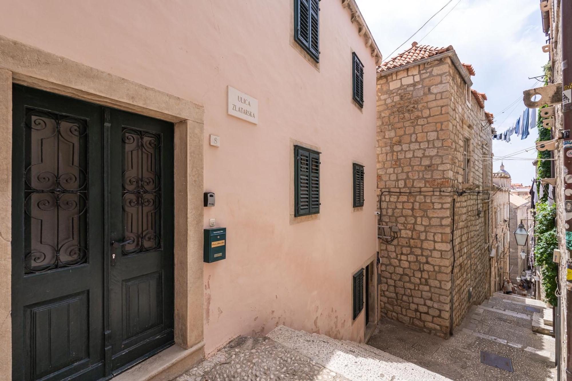 Perfect Old Town Location Two Bedroom House - L & M *